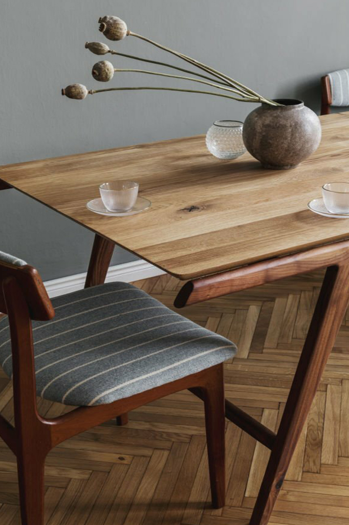 contacto-carpinteria-donostia-mesa-y-sillas-de-madera